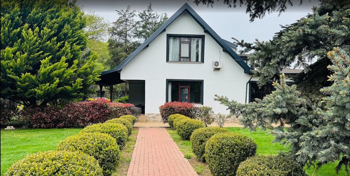 Image No.5-6 Bed Commercial for sale