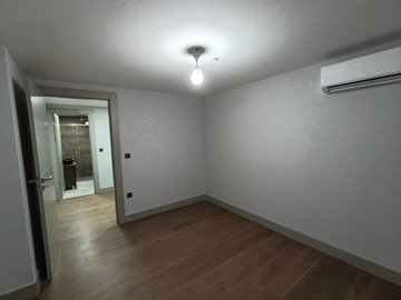 Interior 8