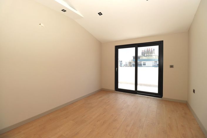 Image No.18-3 Bed Apartment for sale