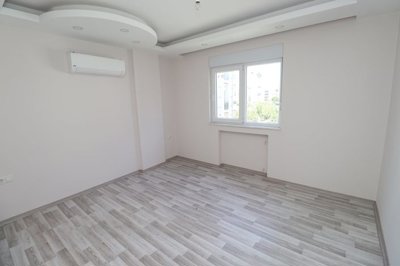 Interior 6