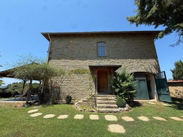Exterior 6
