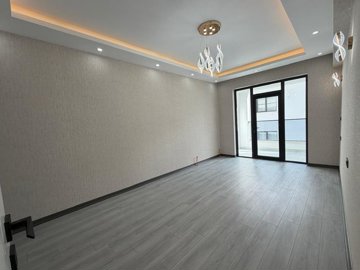 Interior 8