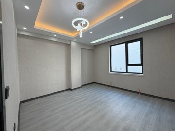 Interior 6