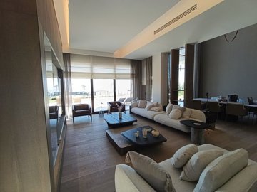 Interior 5