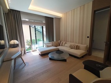 Interior 8