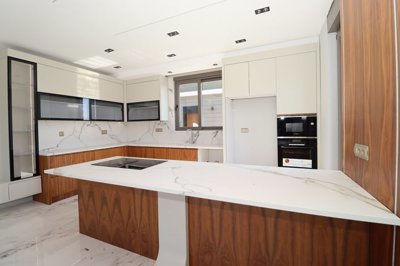 Interior 4