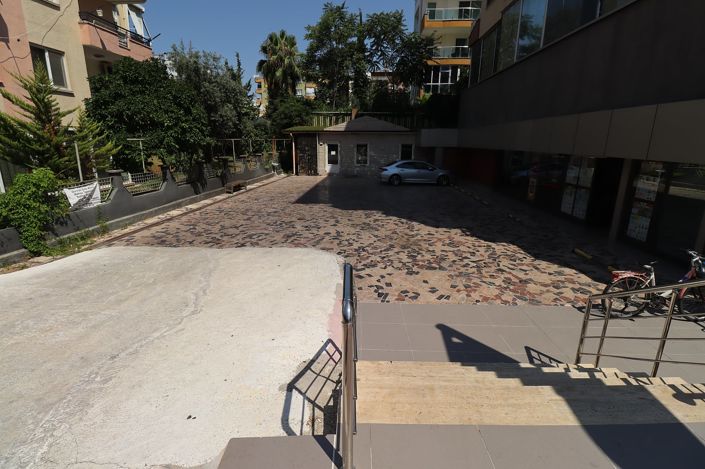 Image No.7-3 Bed Commercial for sale