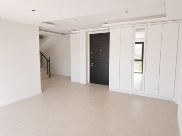 Interior 5