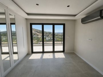 Interior 6