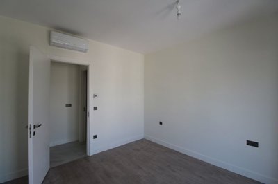 Interior 8