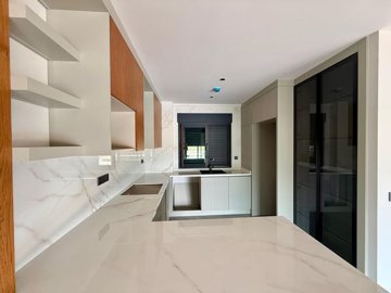 Interior 6