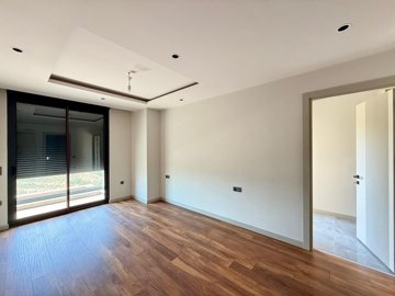 Interior 7