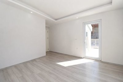 Interior 7