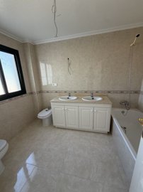 Interior 6