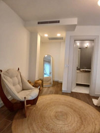 Interior 8