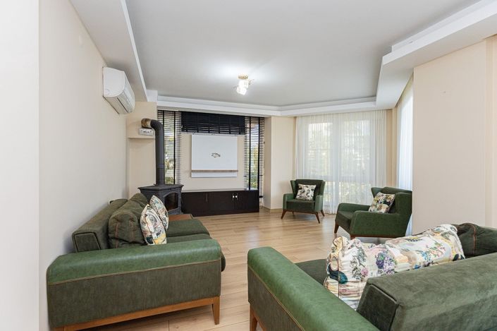 Image No.18-4 Bed Apartment for sale