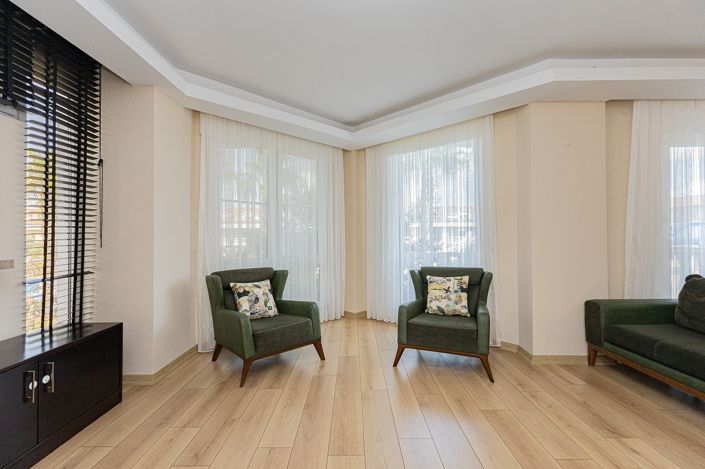 Image No.20-4 Bed Apartment for sale