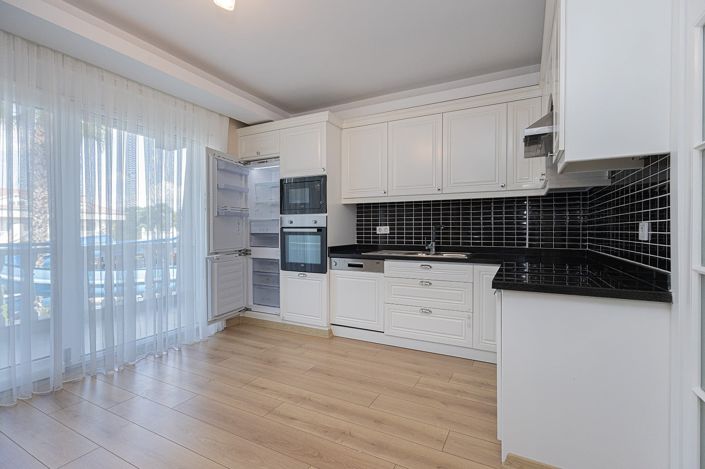Image No.22-4 Bed Apartment for sale