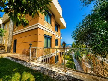 Exterior 11