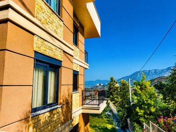 Exterior 5