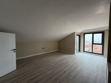 Interior 8