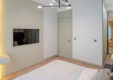Interior 8