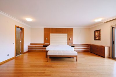 Interior 5