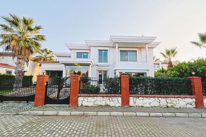 Image No.5-5 Bed House/Villa for sale