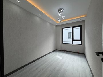 Interior 8