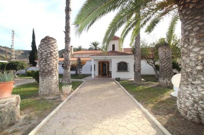 Exterior 4