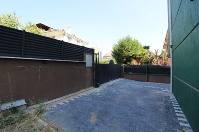 Exterior 10