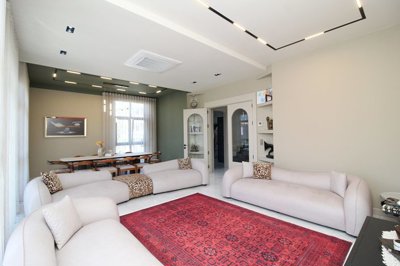 Interior 3