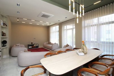 Interior 4