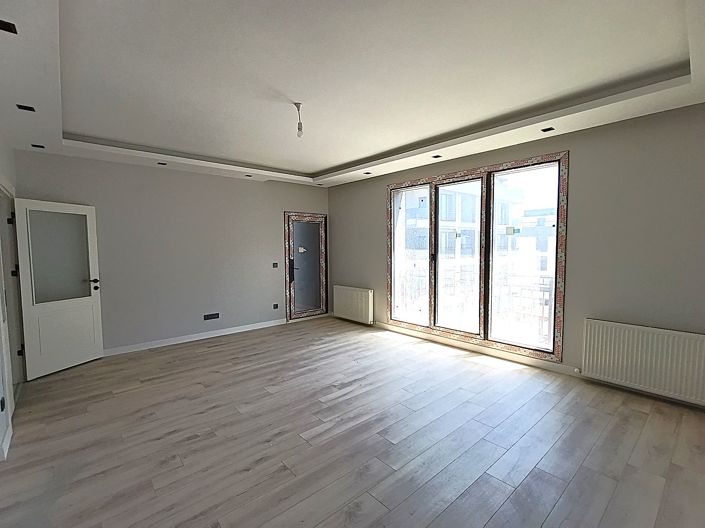 Image No.12-5 Bed Apartment for sale