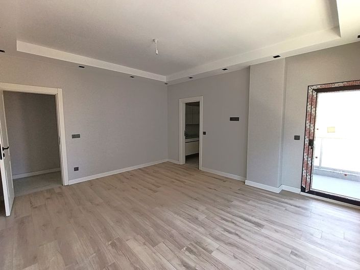 Image No.17-5 Bed Apartment for sale