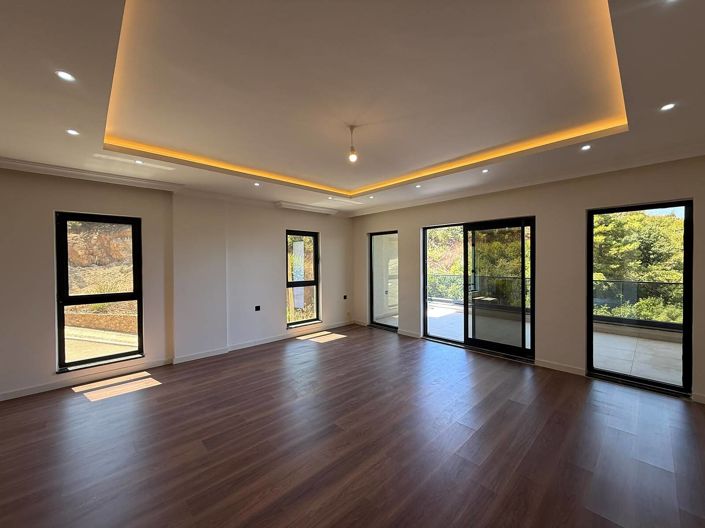 Image No.20-3 Bed Apartment for sale