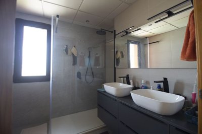 Interior 8