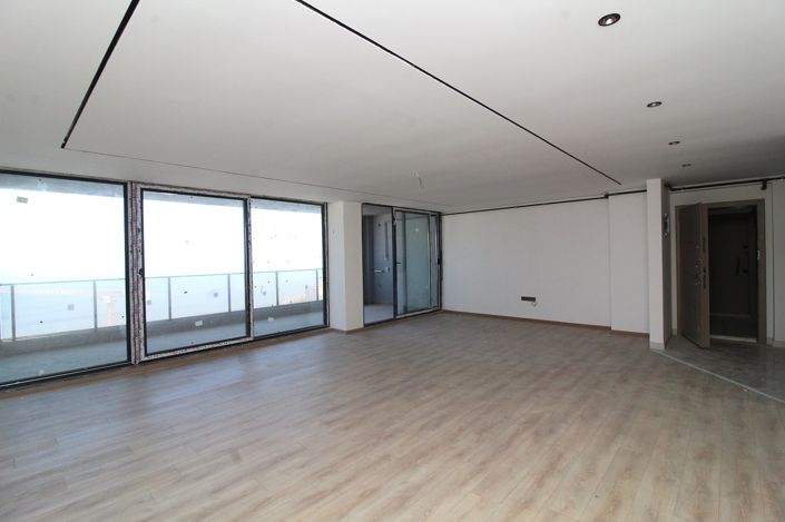 Image No.16-5 Bed Apartment for sale