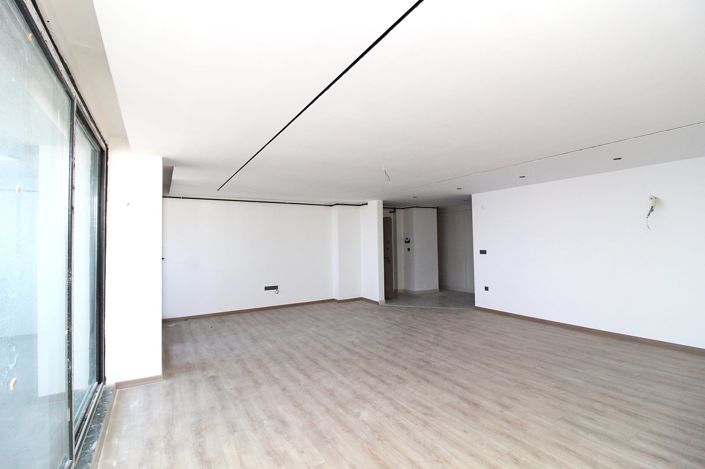 Image No.17-5 Bed Apartment for sale