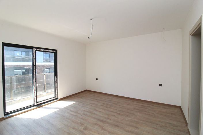 Image No.18-5 Bed Apartment for sale
