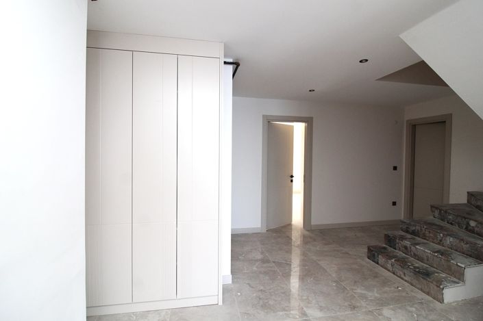 Image No.23-5 Bed Apartment for sale