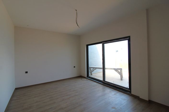 Image No.29-5 Bed Apartment for sale