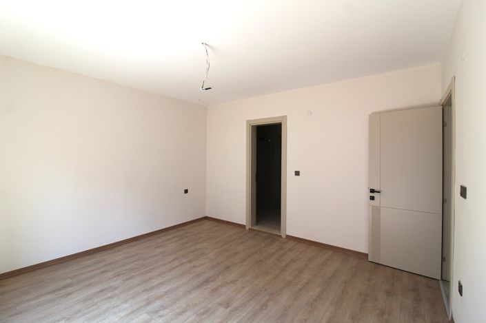 Image No.30-5 Bed Apartment for sale