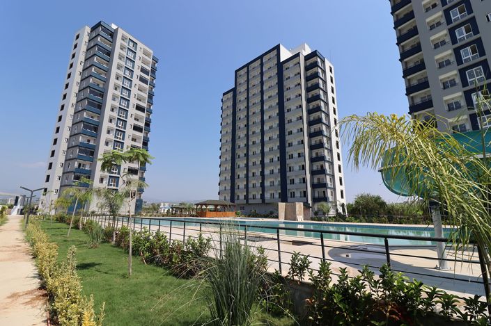 Apartments Near Sea with Extensive Amenities in Mersin Çesmeli
