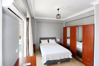 Interior 6