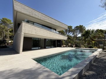 Exterior 1