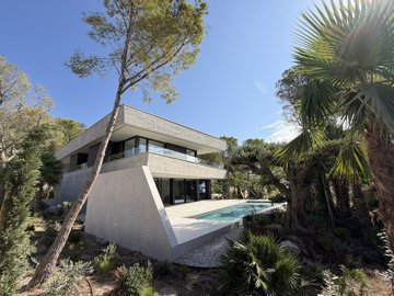 Exterior 10