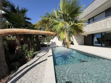 Exterior 3