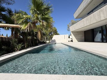 Exterior 4