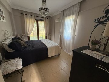 Interior 8